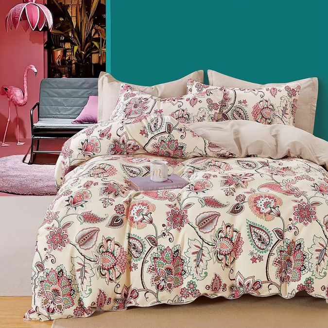 Lenjerie pat dublu 6 piese Percale Bumbac 100%, 6 piese, cu husa saltea 160x200 sau 180x200 cm, pilota 200x230 cm, 2 fete perna 50x70 cm si 70x70 cm, Imprimeu floral Roz / Bej, Pucioasa