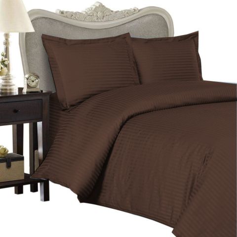 Lenjerie de pat o persoana Damasc Policoton dunga 1 cm, 3 piese, cearsaf pat 160x230 cm, cearsaf pilota 140x220 cm, fata perna 50x70 cm Maro