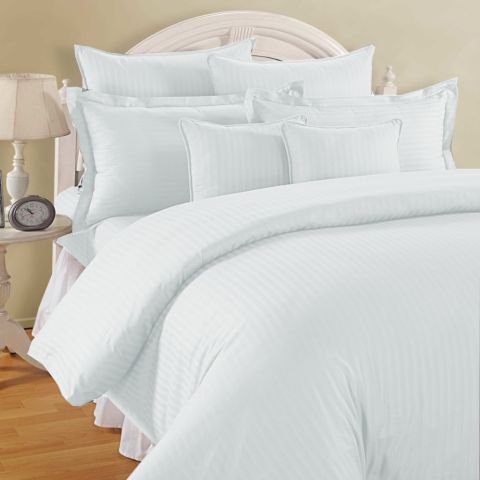 Lenjerie de pat dublu king size 6 piese Damasc Policoton dunga 1 cm, cearsaf pat 230x260 cm, cearsaf pilota 200x230 cm, fete perne 50x70 cm si 70x70 cm Alb