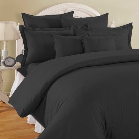 Lenjerie de pat dublu king size 6 piese Damasc Policoton dunga 1 cm, cearsaf pat 230x260 cm, cearsaf pilota 200x230 cm, fete perne 50x70 cm si 70x70 cm Negru