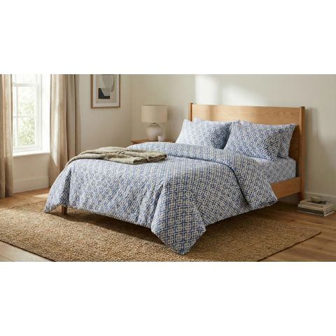 Lenjerie pat dublu Creponata 100% Bumbac, cearsaf pat 200x230 cm, pilota 180x215 cm, 2 fete perna 50x70 cm, Alb/Albastru, Pucioasa CREP77