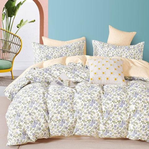 Lenjerie de pat dublu Percalle imprimat Bumbac 100% 4 piese cearsaf pat 240x260 cm, pilota 200x230 cm, 2 fete perne 50x70 cm, Floricele Galben / Mov, Pucioasa