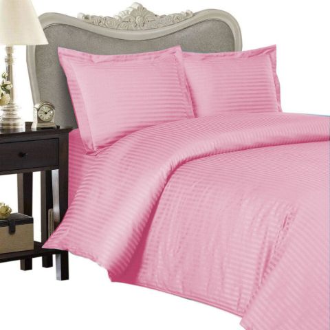 Lenjerie de pat dublu Damasc Policoton dunga 1 cm, 4 piese, cearsaf pat 220x230 cm, cearsaf pilota 180x220 cm, 2 fete perna 50x70 cm Roz Bonbon