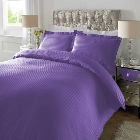 Lenjerie de pat dublu king size Damasc Policoton dunga 1 cm, 4 piese, cearsaf pat 230x260 cm, cearsaf pilota 200x230 cm, 2 fete perna 50x70 cm Lila Iris