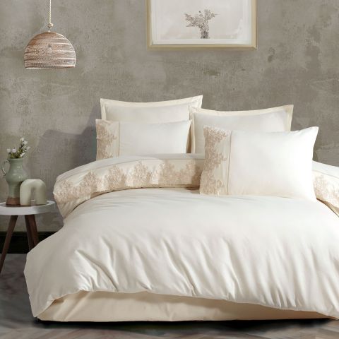 Lenjerie pat dublu Bumbac Ranforce Boutique 4 piese, cearsaf pat 240x260 cm, pilota 200x220 cm, 2 fete perne 50x70 cm, Clasy Crem ORSELA V2