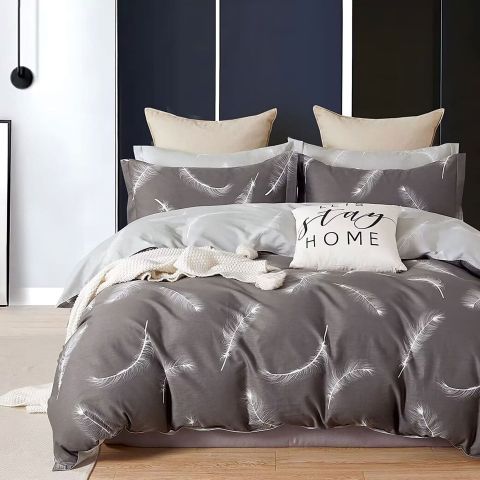 Lenjerie de pat dublu Percalle imprimat Bumbac 100% 4 piese cearsaf pat 240x260 cm, pilota 200x230 cm, 2 fete perne 50x70 cm, Pene Gri / Maro, Pucioasa