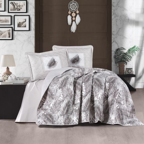 Cuvertura matlasata pat dublu, 240x260 cm si 2 Fete perne 50x70 cm, Clasy Maro PUMA V2