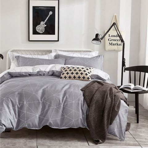 Lenjerie pat dublu extra large Percalle imprimat Bumbac 100%, 6 piese, cearsaf pat 240x260 cm, pilota 200x230 cm, 2 fete perna 50x70 cm si 70x70 cm, Imprimeu modern Alb / Gri, Pucioasa