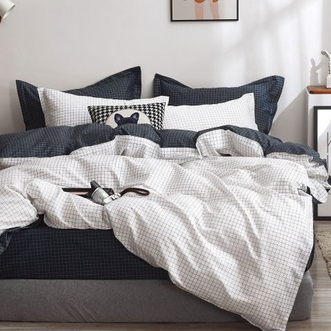 Lenjerie pat dublu Percalle imprimat Bumbac 100%, 4 piese, cearsaf pat 240x260 cm, pilota 200x230 cm, 2 fete perna 50x70 cm, Patratele Alb / Negru, Pucioasa