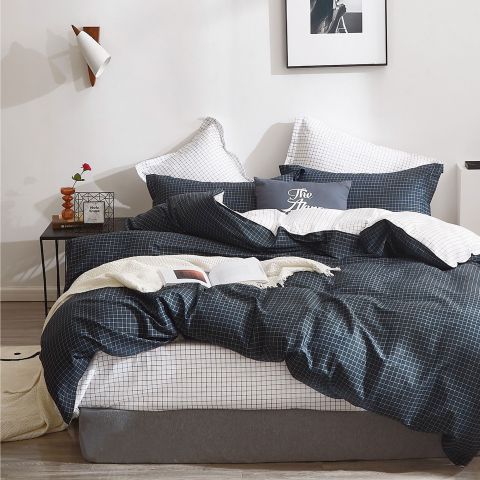 Lenjerie pat dublu Percalle imprimat Bumbac 100%, 4 piese, cearsaf pat 240x260 cm, pilota 200x230 cm, 2 fete perna 50x70 cm, Patratele Negru / Alb, Pucioasa
