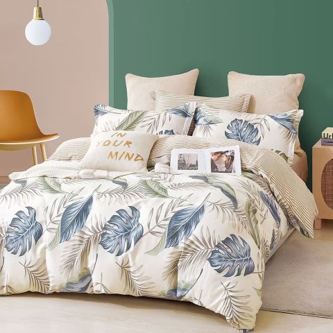 Lenjerie pat dublu 6 piese Percale Bumbac 100%, 6 piese, cu husa saltea 160x200 sau 180x200 cm, pilota 200x230 cm, 2 fete perna 50x70 cm si 70x70 cm, Frunze exotice Bej / Albastru, Pucioasa