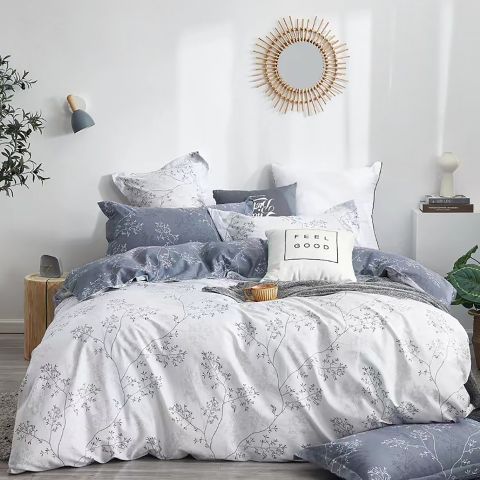 Lenjerie pat dublu Percalle imprimat Bumbac 100%, 4 piese, cearsaf pat 240x260 cm, pilota 200x230 cm, 2 fete perna 50x70 cm, Eleganta Alb / Gri, Pucioasa
