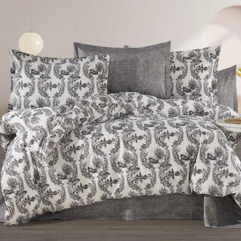 Lenjerie de pat dublu Bumbac Ranforce 4 piese cearsaf pat 240 x 260 cm, pilota 200x230 cm, 2 fete perne 50x70 cm, Alb / Gri, Pucioasa