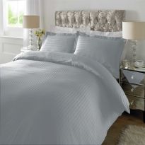 Lenjerie de pat dublu king size Damasc Policoton dunga 1 cm, 4 piese, cearsaf pat 230x260 cm, cearsaf pilota 200x230 cm, 2 fete perna 50x70 cm Gri Deschis