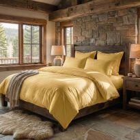 Lenjerie pat dublu 6 piese Damasc Policoton, cearsaf pat 230x250 cm, pilota 200x230 cm, fete perne 50x70 cm si 70x70 cm, dunga 1 cm Galben