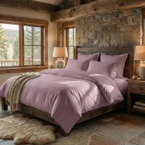 Lenjerie pat dublu 6 piese Damasc Policoton, cearsaf pat 230x250 cm, pilota 200x230 cm, fete perne 50x70 cm si 70x70 cm, dunga 1 cm Lila