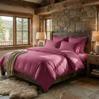 Lenjerie pat dublu 6 piese Damasc Policoton, cearsaf pat 230x250 cm, pilota 200x230 cm, fete perne 50x70 cm si 70x70 cm, dunga 1 cm Roz Burgundi