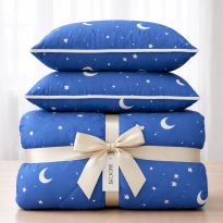 Pachet Pilota matlasata 140x200 cm si 1 perna 50x70 cm, model Stele si Luna, Albastru