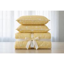 Pachet Pilota matlasata 140x200 cm si 1 perna 50x70 cm, model Stele si Luna, Galben