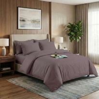 Lenjerie pat dublu 6 piese Damasc Policoton, cu husa saltea 160x200 sau 180x200 cm, pilota 200x230 cm, fete perne 50x70 cm si 70x70 cm, dunga 1 cm Maro (6DPH19) 