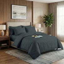 Lenjerie pat dublu 6 piese Damasc Policoton, cu husa saltea 160x200 sau 180x200 cm, pilota 200x230 cm, fete perne 50x70 cm si 70x70 cm, dunga 1 cm Gri Antracit (6DPH21) 