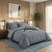 Lenjerie pat dublu 6 piese Damasc Policoton, cu husa saltea 160x200 sau 180x200 cm, pilota 200x230 cm, fete perne 50x70 cm si 70x70 cm, dunga 1 cm Gri (6DPH36) 