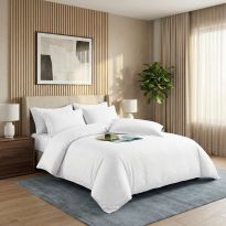 Lenjerie pat dublu 6 piese Damasc Policoton, cu husa saltea 160x200 sau 180x200 cm, pilota 200x230 cm, fete perne 50x70 cm si 70x70 cm, dunga 1 cm Alb (6DPH37) 