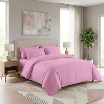 Lenjerie pat dublu 6 piese Damasc Policoton, cu husa saltea 160x200 sau 180x200 cm, pilota 200x230 cm, fete perne 50x70 cm si 70x70 cm, dunga 1 cm Roz Bonbon (6DPH46)