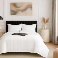 Lenjerie pat Damasc Policoton XXL - Super Preț, cearșaf 230x260 cm, pilotă 200x230 cm, 2 fețe perne 50x70 cm, Alb