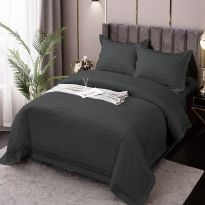 Lenjerie de pat dublu XXL Damasc Policoton dunga 1 cm, cearsaf pat 230x260 cm, pilota 200x230 cm, 4 piese Negru IMP5, Pucioasa 