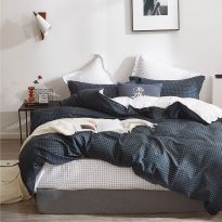 Lenjerie pat dublu Percalle imprimat Bumbac 100%, 4 piese, cearsaf pat 240x260 cm, pilota 200x230 cm, 2 fete perna 50x70 cm, Patratele Negru / Alb, Pucioasa