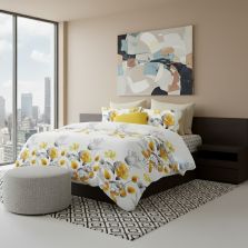 Lenjerie pat dublu ELVO 4 piese cearsaf pat 230x250 cm, pilota 200x230 cm, 2 fete perne 50x70 cm, Flori Alb / Galben Ralex Pucioasa