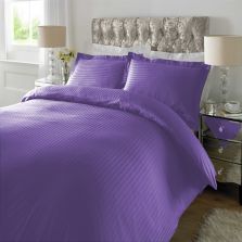 Lenjerie de pat dublu king size Damasc Policoton dunga 1 cm, 4 piese, cearsaf pat 230x260 cm, cearsaf pilota 200x230 cm, 2 fete perna 50x70 cm Lila Iris