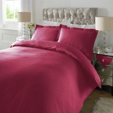 Lenjerie de pat dublu king size Damasc Policoton dunga 1 cm, 4 piese, cearsaf pat 230x260 cm, cearsaf pilota 200x230 cm, 2 fete perna 50x70 cm Rosu Persan