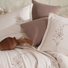 Lenjerie de pat dublu Bumbac Ranforce Boutique 4 piese, cearsaf pat 240x260 cm, pilota 200x220 cm, 2 fete perne 50x70 cm, Clasy Bej Cappucino ETERNA