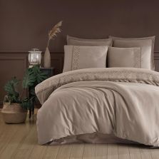 Lenjerie de pat dublu Bumbac Ranforce Boutique 4 piese, cearsaf pat 240x260 cm, pilota 200x220 cm, 2 fete perne 50x70 cm, Clasy Bej / Maro NIENNA V1