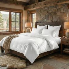 Lenjerie pat dublu 6 piese Damasc Policoton, cearsaf pat 230x250 cm, pilota 200x230 cm, fete perne 50x70 cm si 70x70 cm, dunga 1 cm Alb