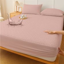 Husă protecție pat matlasată impermeabilă pentru saltea de 200x200, cu 2 fete de perna 50x70 cm Roz