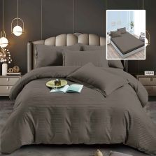 Lenjerie pat dublu 6 piese Damasc Policoton, cu husa saltea 160x200 sau 180x200 cm, pilota 200x230 cm, fete perne 50x70 cm si 70x70 cm, dunga 1 cm Maro (6DPH38) 