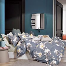 Lenjerie pat dublu 6 piese Percale Bumbac 100%, 6 piese, cu husa saltea 160x200 sau 180x200 cm, pilota 200x230 cm, 2 fete perna 50x70 cm si 70x70 cm, Flori Alb / Gri, Pucioasa