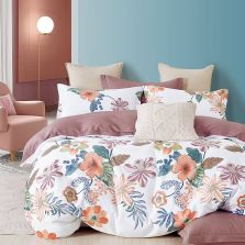 Lenjerie pat dublu 6 piese Percale Bumbac 100%, 6 piese, cu husa saltea 160x200 sau 180x200 cm, pilota 200x230 cm, 2 fete perna 50x70 cm si 70x70 cm, Flori colorate Alb / Mov, Pucioasa