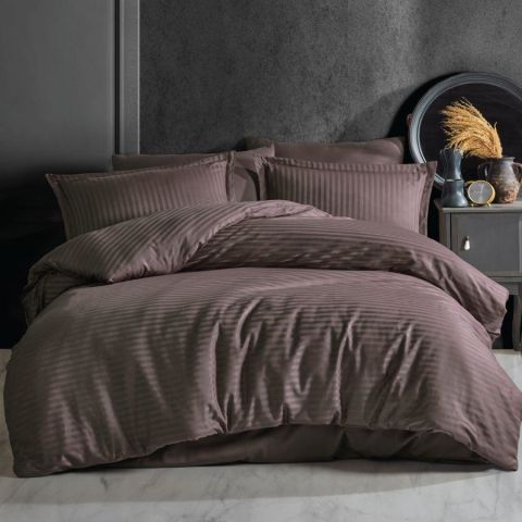 Lenjerie de pat dublu king size Damasc linear Bumbac 100% tip Hotel cu dunga 1 cm, 4 piese, cearsaf pat 240x260 cm, cearsaf pilota 200x230 cm, 2 fete perna 50x70 cm Maro